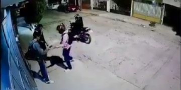 VIDEO: A punta de pistola asaltan a jóvenes en la colonia Maya Mil