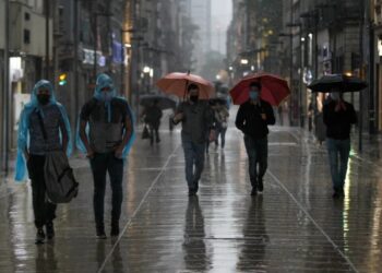 Frente frío 44 “alborotará” tu fin de semana: causará vientos de hasta 90 km/h y lluvias