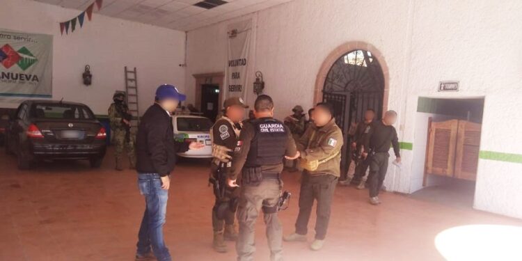 Detienen a pseudopolicías en Tierra Nueva; traían droga, uniformes y credenciales falsas