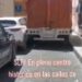 VIDEO: Camioneta de redilas daña vehículos en el centro histórico y continua su paso, lo capta usuario de Tiktok