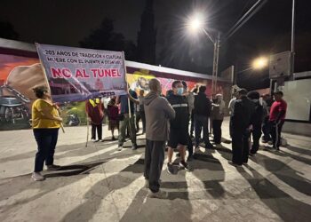 Colonos de El Saucito evitan la intervención de constructora e Interapas en la avenida principal