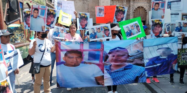 Con marcha exigen la localización de tres hombres levantados