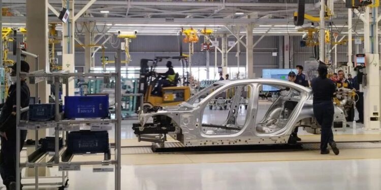 ¿Te gustaría trabajar en BMW? La empresa alemana abre vacantes en SLP
