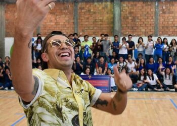 Capi Pérez dona un millón de pesos a jóvenes de SLP
