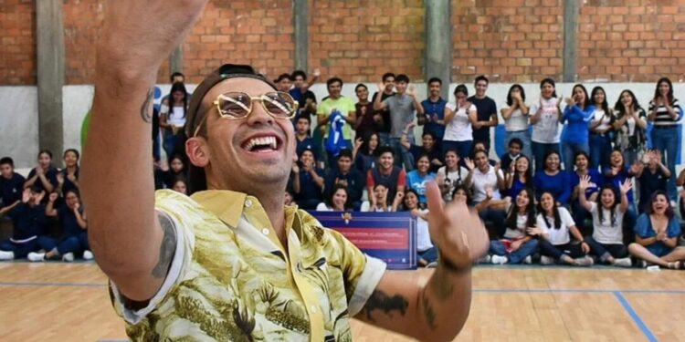 Capi Pérez dona un millón de pesos a jóvenes de SLP