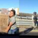Vuelca tráiler en carretera 57 de SLP y se desata rapiña; hasta estufas se llevaron