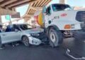 Chocan carro y revolvedora en Acceso Norte