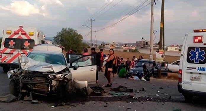 Cinco heridos en fuerte choque en Carr. a Rioverde