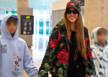 Shakira viaja a Nueva York con sus hijos para cantar junto a Bizarrap