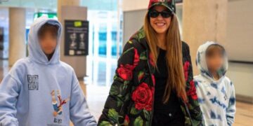 Shakira viaja a Nueva York con sus hijos para cantar junto a Bizarrap