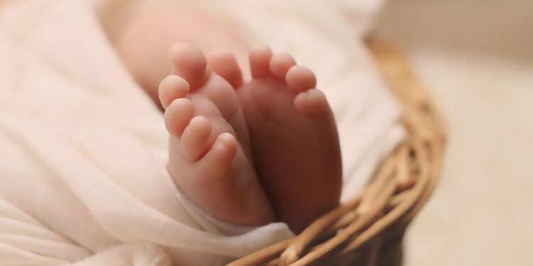 Bebé muere calcinado dentro de su casa: sus padres lo dejaron solo para ir de compras