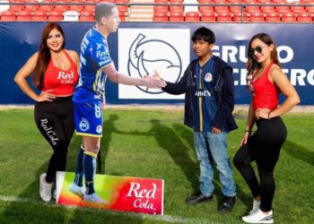 Tunden en redes al Atlético de San Luis por convivencia con jugadores de cartón