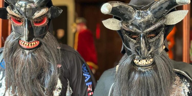 La fiesta de Los Diablos, una tradición de la etnia Xi úi de San Luis Potosí en Semana Santa