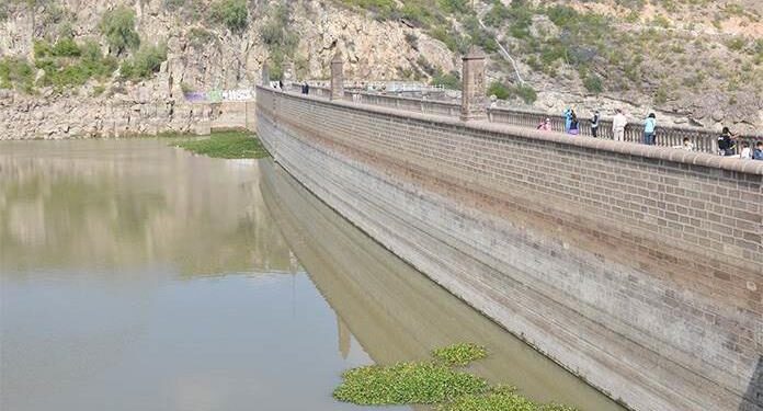 Joven se suicida en la Presa de San José