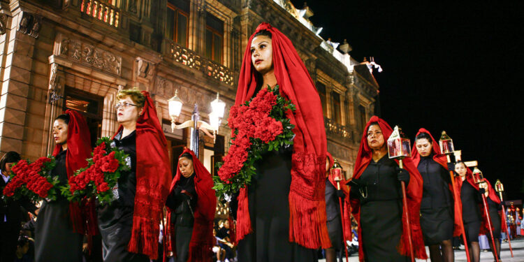 Procesión del Silencio de SLP ¿Religiosidad, cultura o negocio? Venta de sillas por Ticketmanía