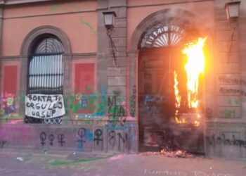 VIDEO: Infiltrados causaron destrozos en la UASLP y Palacio de Gobierno; hay detenidos: Ricardo Gallardo