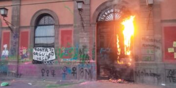 VIDEO: Infiltrados causaron destrozos en la UASLP y Palacio de Gobierno; hay detenidos: Ricardo Gallardo