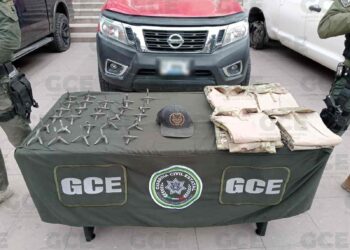 Localizan en narcocampamento cinco camionetas robadas, equipo táctico y “poncha llantas”