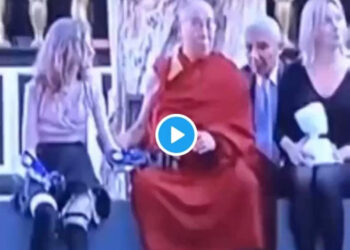 VIDEO: Dalai Lama suma nueva polémica por tocar y acariciar así a una niña