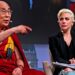VIDEO: Reviven momento incómodo entre Lady Gaga y Dalai Lama