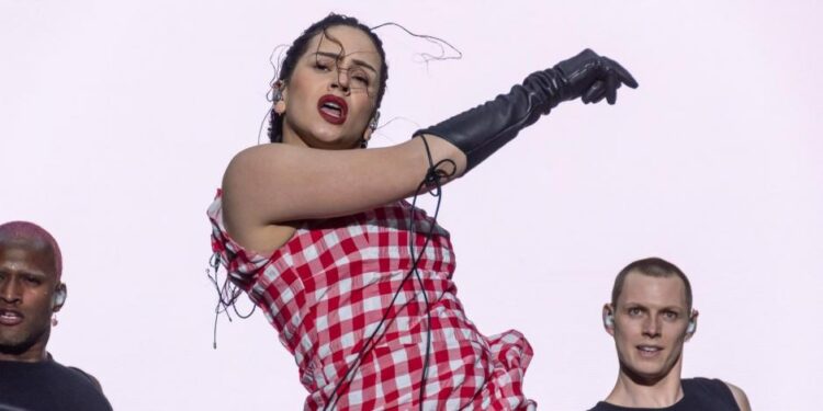 Claudia Sheinbaum confirma que Rosalía dará un concierto gratis en el Zócalo