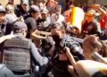 VIDEO: Se arma zafarrancho entre Policías Municipales y manifestantes