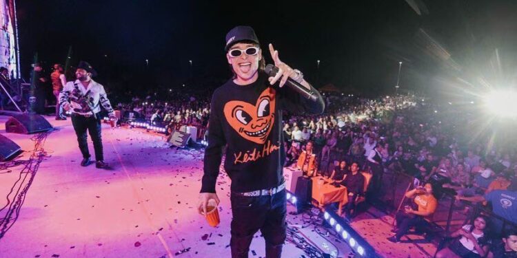 ¿Quién es Peso Pluma, el cantante de “corridos belicones”, y de dónde salió su apodo?