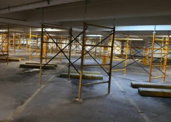 Apuntalan estacionamiento inferior a la Plaza de Los Fundadores para seguridad de asistentes al Festival