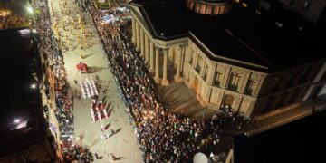 La majestuosidad de la procesión del silencio deslumbra en su 70 aniversario