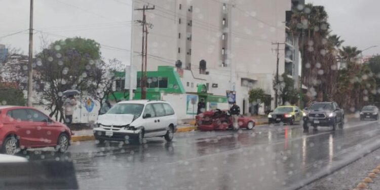 Se impactan dos vehículos en la Sierra Leona