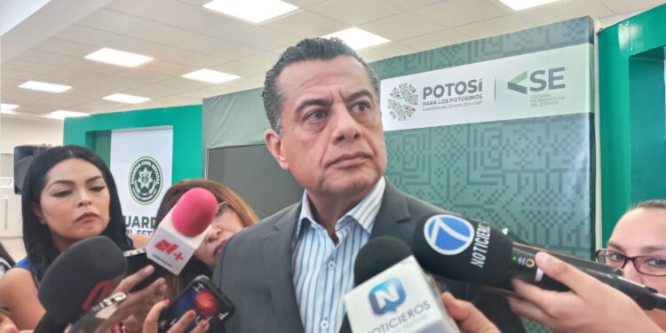 Miguel Gallegos asegura que se atenderán quejas por detención de policías de Matehuala