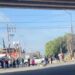 Vecinos de Avenida del Sauce, bloquean la salida a periférico por falta de agua