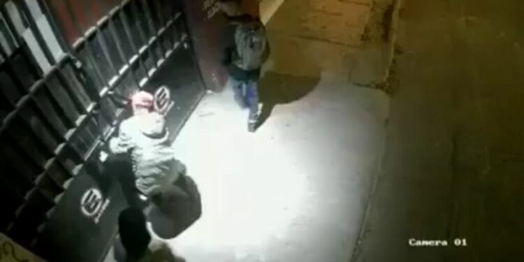 VIDEO: Alertan sobre intento de robo a casas en San Juan de Guadalupe