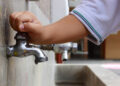 Por falta de agua, algunas niñas y niños de la capital no pudieron regresar a las aulas