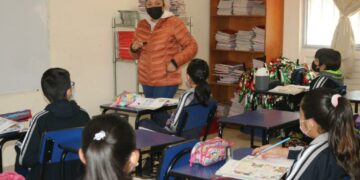 Más de 561 mil alumnos de educación básica regresaron a clases este lunes