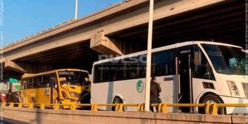 Choque entre dos camiones deja 12 lesionados