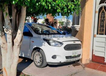 Solo daños, saldo de un choque en Av. Coral