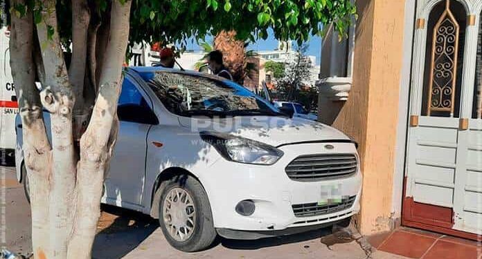 Solo daños, saldo de un choque en Av. Coral