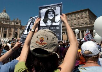 El Vaticano lamenta el ataque a Juan Pablo II de hermano de niña desaparecida
