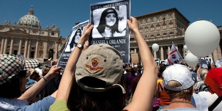 El Vaticano lamenta el ataque a Juan Pablo II de hermano de niña desaparecida