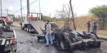 Por incendio de tracto camión en Soledad, cierran parcialmente Periférico Oriente y Río Santiago