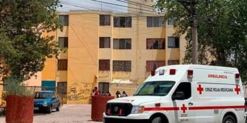 Joven se suicida aventándose de un tercer piso