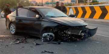 MG choca contra asta bandera y queda destrozado