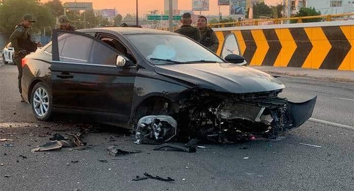 MG choca contra asta bandera y queda destrozado