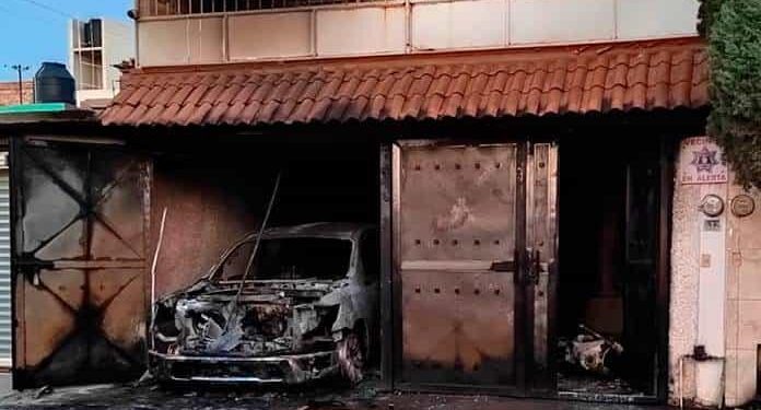 Sujetos le prenden fuego a la casa de un policía estatal