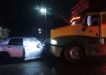 En fatal choque muere mujer al chocar contra un camión cañero en El Naranjo