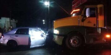 En fatal choque muere mujer al chocar contra un camión cañero en El Naranjo