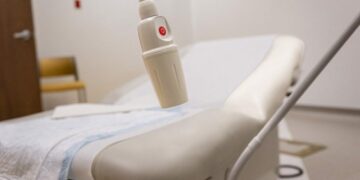 Multan a doctora que practicó aborto a niña abusada sexualmente en Estados Unidos