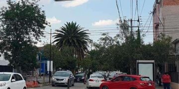 Truenan vecinos contra obra en Himno Nacional