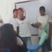 VIDEO: Alumno ataca a compañera, le entierra la pluma en la cara